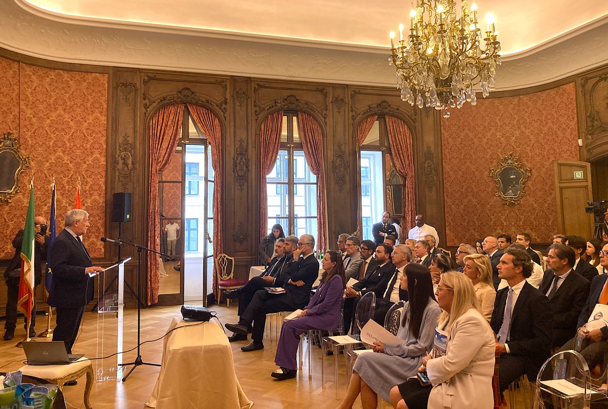 Fruttuoso incontro del Ministro <a href="/Antonio_Tajani/">Antonio Tajani</a> con le aziende🇮🇹 🇩🇰 con presentazione della nuova Guida per le aziende 🇮🇹in 🇩🇰. 
Grazie a tutti coloro che hanno contribuito a questa nuova tappa della diplomazia della crescita! <a href="/farnesina/">Susanne Katzer</a> @ice <a href="/arsid/">arsid</a> <a href="/comites/">Manfred Wurz</a> <a href="/danitacom/">danna gabriela</a> @leonardo