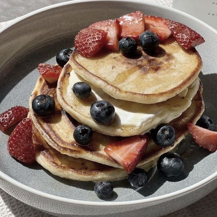 september 1st: this cutie made me breakfast. ୨୧