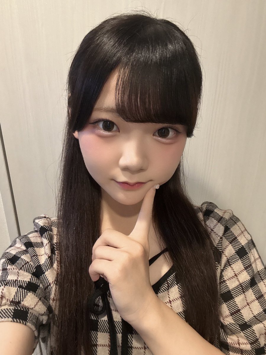 おやすみなさ〜い(՞っ ̫ _՞)ᐝ
配信来てくれたみんなありがとね&gt;  ̫ &lt;;今日来られなかった方もまたお話しようねっ🎶
ハンバーグおいしく食べたよ^^
あ！あと今日はハーフアップしてみたんだけどどうかな！好き〜？
今日もいい夢見てね〜🫶🏻🫶🏻