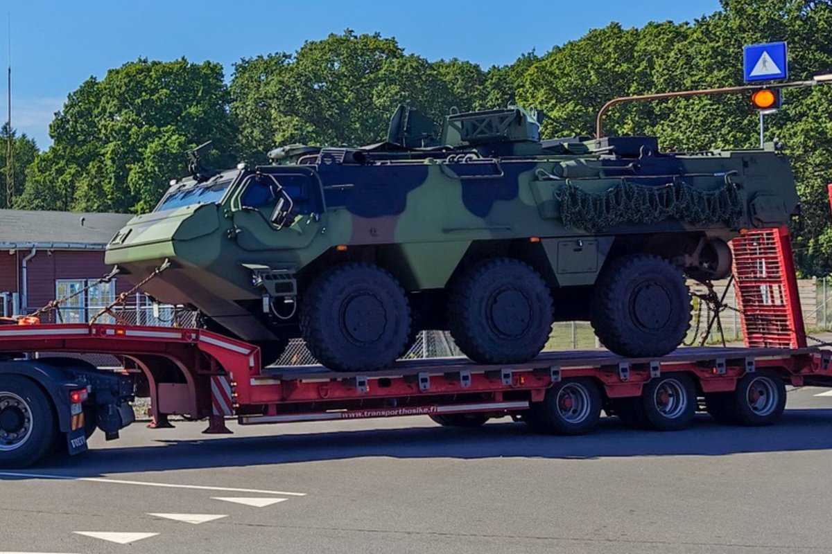 ArmyRecognition's tweet image. #BreakingNews: #Denmark receives first #Finnish Patria 6x6 #APCs or fast and protected troop deployment
armyrecognition.com/news/army-news…

@group_patria  @BBCWorld @nytimes @WSJ @washingtonpost @USATODAY @latimes @Bloomberg @Reuters @TheSun @MailOnline @DailyMirror @Daily_Express @FT