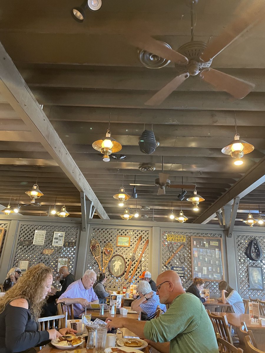 1946CSH's tweet image. Today September 1st ate at Cracker Barrel in Perrysburg, Ohio!  It’s not changed except the menu has new logo🤬