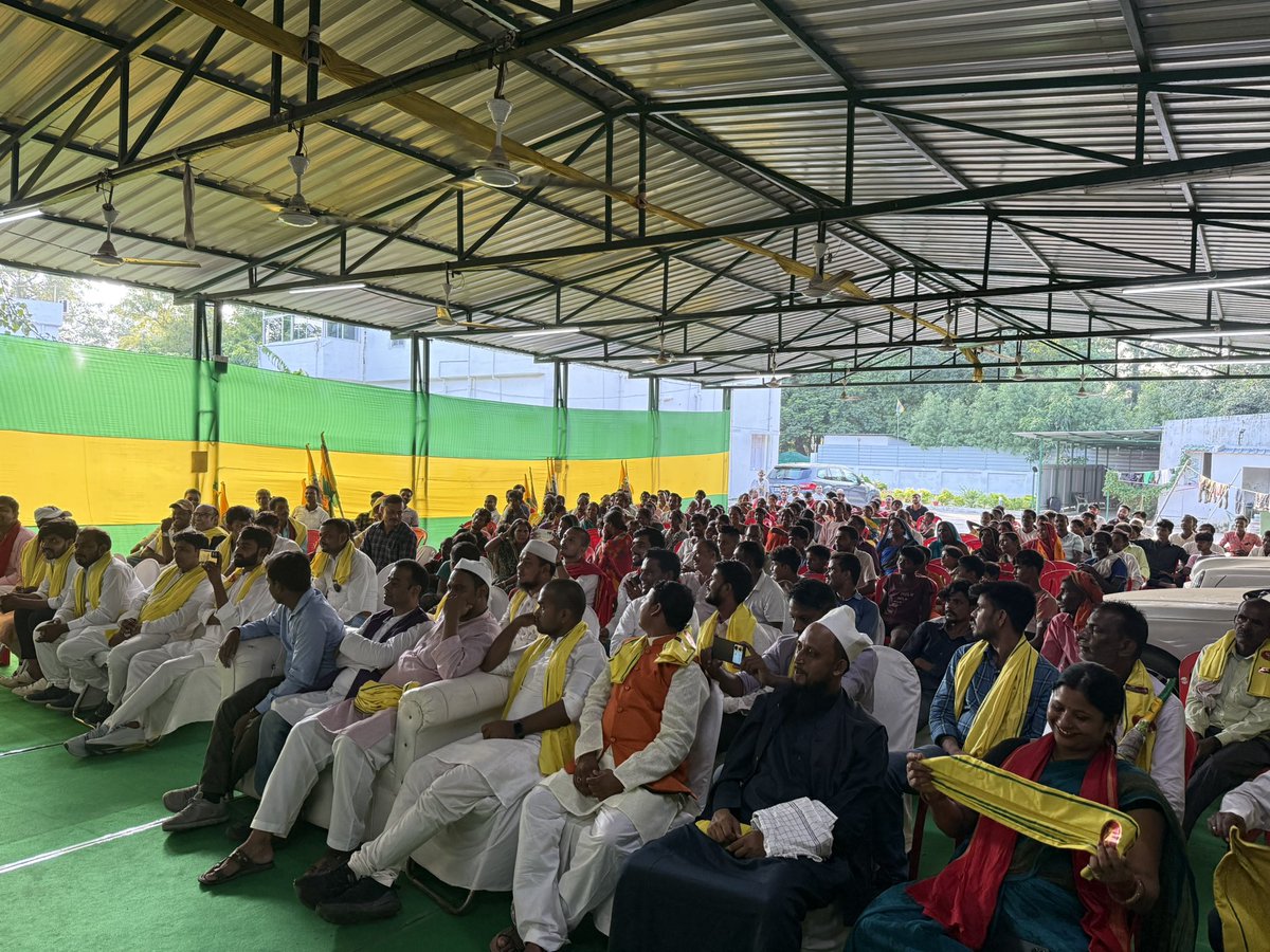 माननीय नेता श्री तेज प्रताप यादव जी के नेतृत्व में आज 26 M स्ट्रैंड रोड स्थित आवास पर भव्य मिलन समारोह का आयोजन किया गया।

जिसमें जरीब जनता पार्टी, अपना अधिकार पार्टी और अन्य साथियों के साथ टीम तेज प्रताप यादव को जॉइन किया।

सभी साथियों को धन्यवाद एवँ आभार।

#teamtejpratapyadav