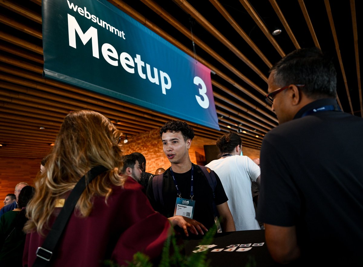 WebSummit's tweet image. Meetups at #WebSummit are where true connections are made 🚀