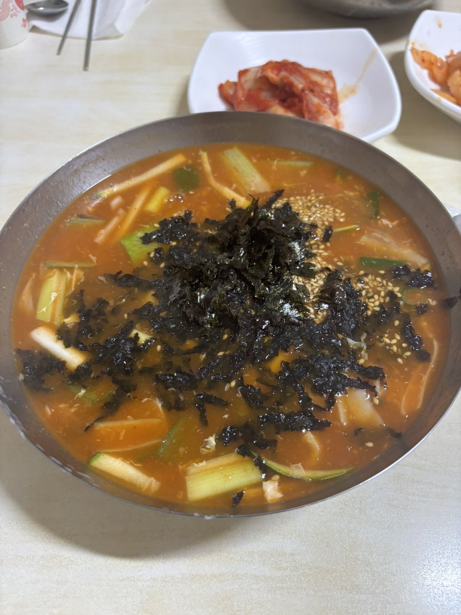 pogsdiary's tweet image. 칼국수와 가오리찜 렛스고