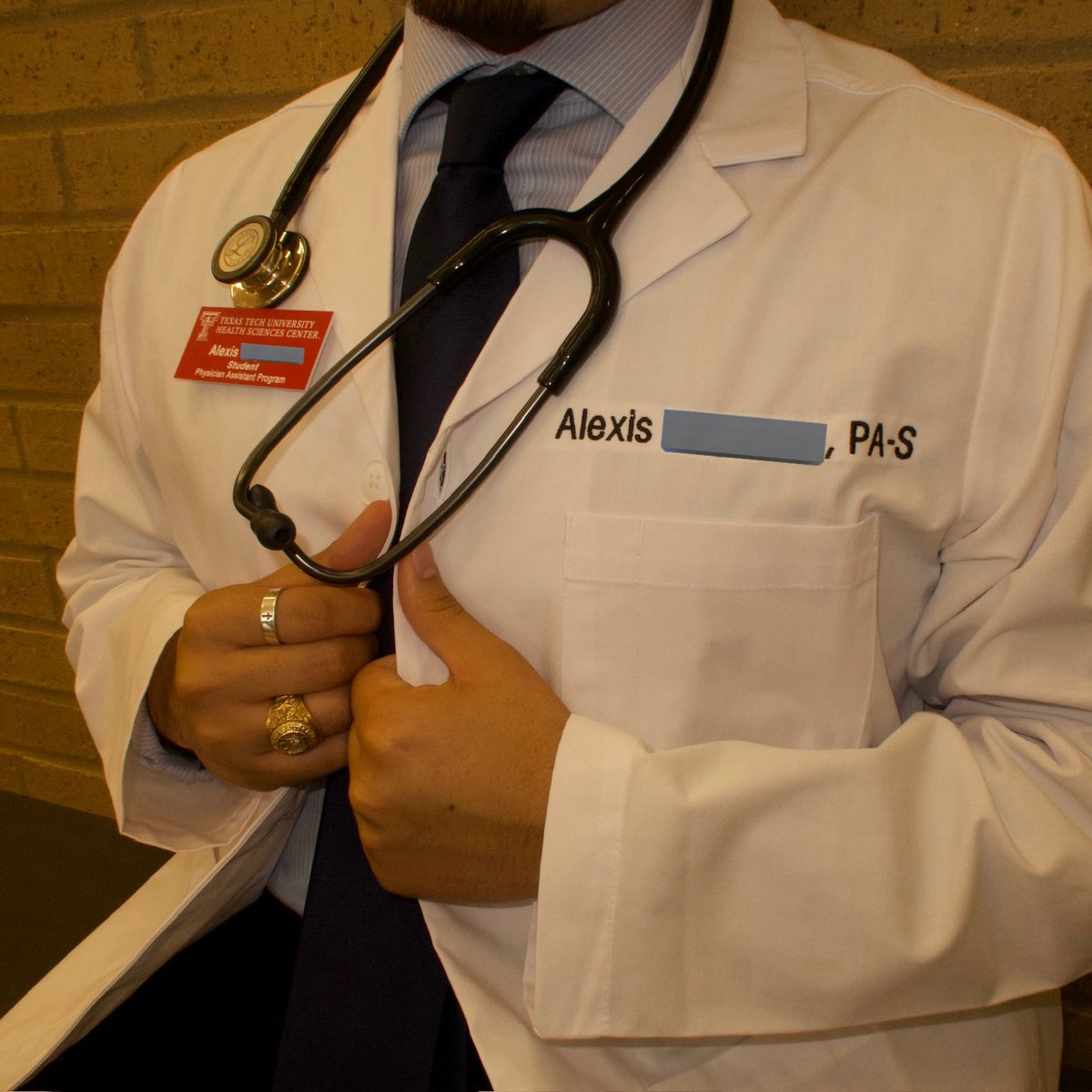 Vlexis_n's tweet image. Update, white coat season