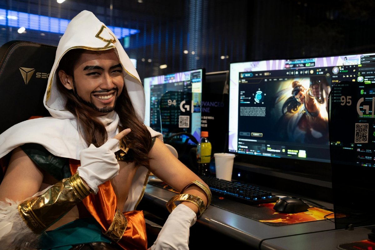 하루에 하나씩 아크샨 올리겠습니다. 죄송합니다 여러분 견뎌주세요

광대놀이로 뭐라도 보여드리겠습니다 꺄르륵