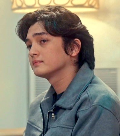 milkysparks's tweet photo. sinong umaway sa'yo enzo? ipapa-good job na ba natin kay jacob? HAHAHAA charot si Roldan pala 😭

seth is really good in showing his emotions no?? kahit kaunti lang ang lines he made us feel what enzo is enduring in that scene :((

 #SinsOfTheFather #SethFedelin https://t.co/a0HsUOsioq
