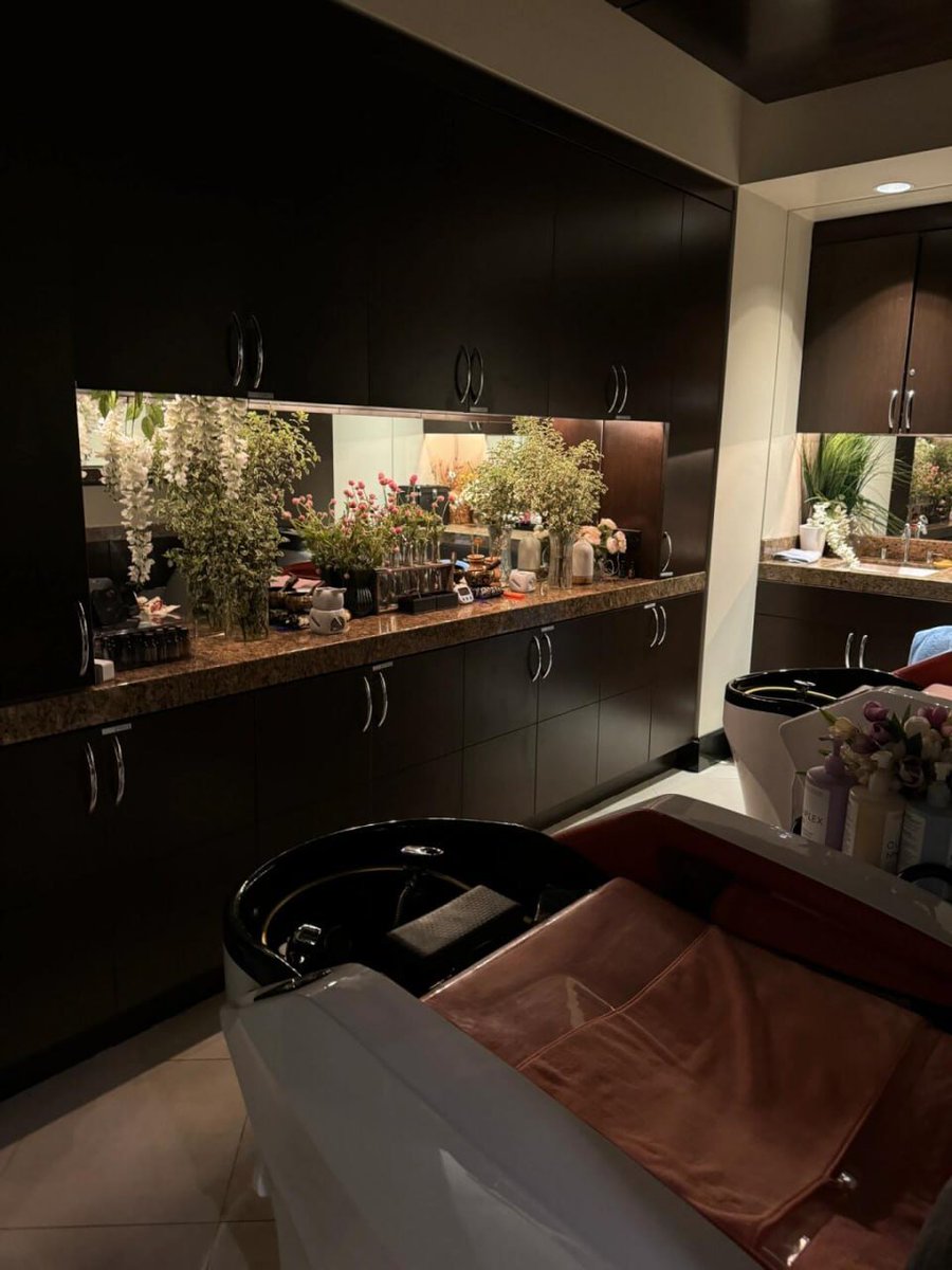 Alice198906159's tweet image. Mixing up something special! The process of combining ingredients is so satisfying, and I can't wait to see the final result. 🥣✨ #MixingTime #CreatingMagic