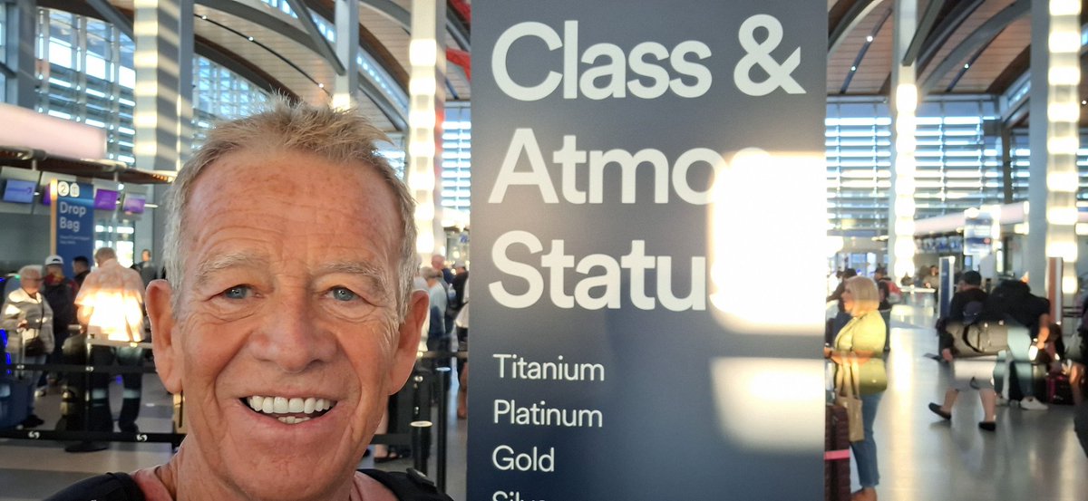 Lost 80's Live was such  fun,and sadly it's over now until next year. At Sacramento Airport taking an early morning flight back to Burbank, then tomorrow I fly out to Nashville to join the brilliant <a href="/howardjones/">Howard Jones</a> and Haircut 100 for the entire tour. Hope to see you at the shows.