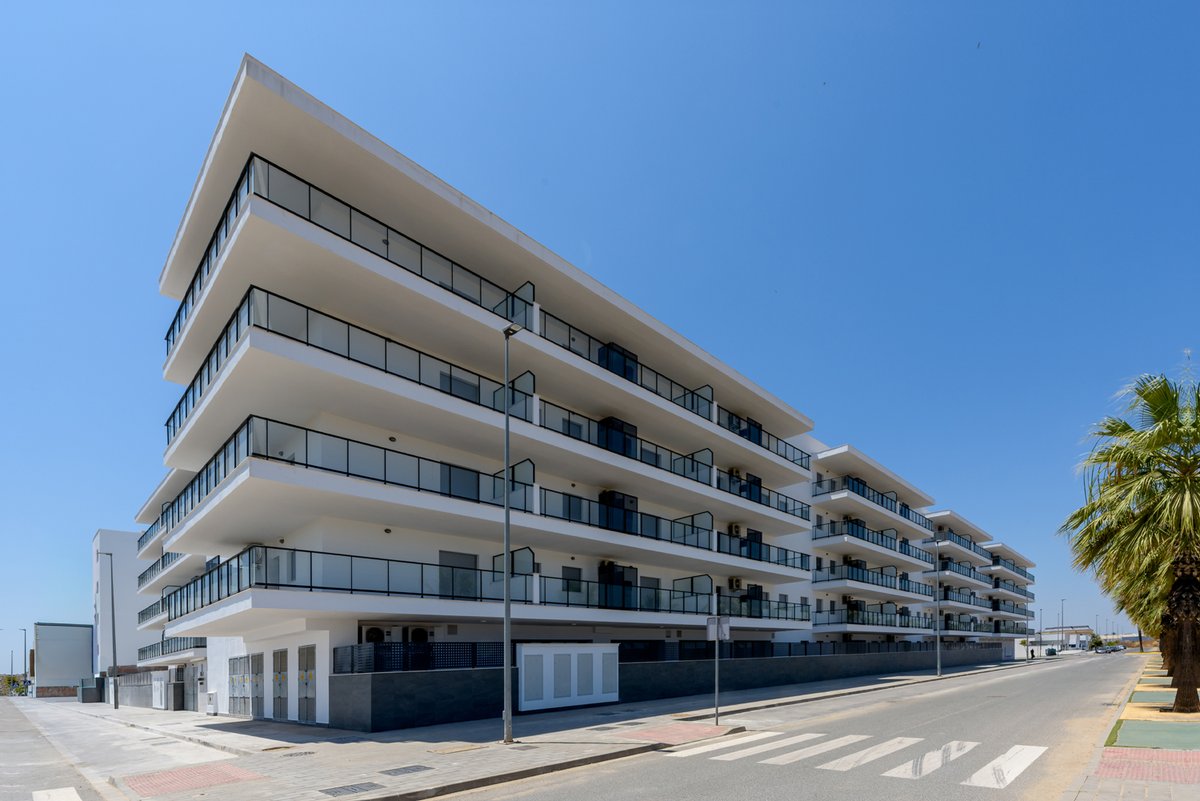MLArquitectos's tweet photo. Finalizada la 1º Fase del Residencial Lorca, en San José Norte, donde ya están materializadas 104 de las 215 viviendas que componen la promoción, así como la gran mayoría de espacios libres y dotaciones comunes, y cuyas obras de ejecución de la 2ª Fase avanzan a buen ritmo (1/3) https://t.co/1LvsY5seND