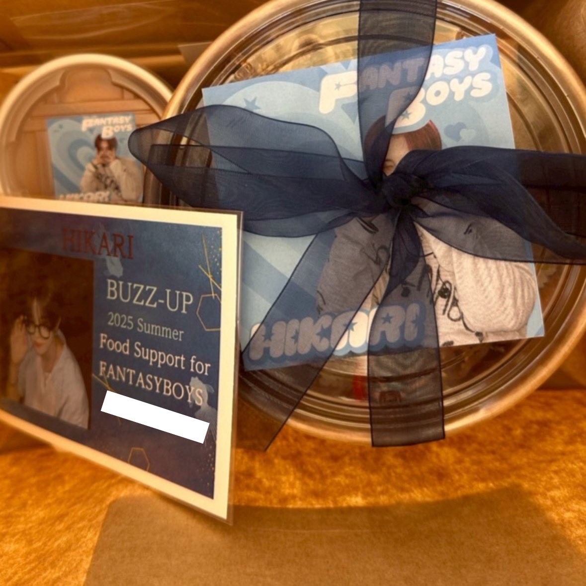 ♕˖⋆𝙁𝙤𝙤𝙙 𝙎𝙪𝙥𝙥𝙤𝙧𝙩 &amp; 𝘽𝙖𝙡𝙤𝙤𝙣𝙎𝙩𝙖𝙣𝙙 𝙎𝙪𝙥𝙥𝙤𝙧𝙩 𝙛𝙤𝙧 𝙁𝘼𝙉𝙏𝘼𝙎𝙔𝘽𝙊𝙔𝙎⸝⋆⟡
𝟤𝟢𝟤𝟧.𝟢𝟫.𝟢𝟣
FANTASYBOYSのBUZZ-UP への出演を祝し、ささやかですがお弁当の差し入れとバルーンスタンドを贈りました😌

これからの活動がますます幸せに輝きますように🌟

#BUZZUP