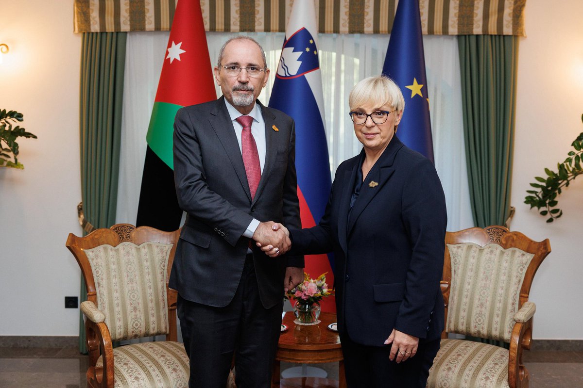 استقبلت فخامة رئيسة جمهورية سلوفينيا نتاشا بيرتز موسار، نائب رئيس الوزراء ووزير الخارجية وشؤون المغتربين أيمن الصفدي <a href="/AymanHsafadi/">Ayman Safadi</a>، وذلك خلال مشاركته في منتدى بليد الاستراتيجي العشرين في سلوفينيا.

#الأردن 
#سلوفينيا 

🇸🇮🇯🇴