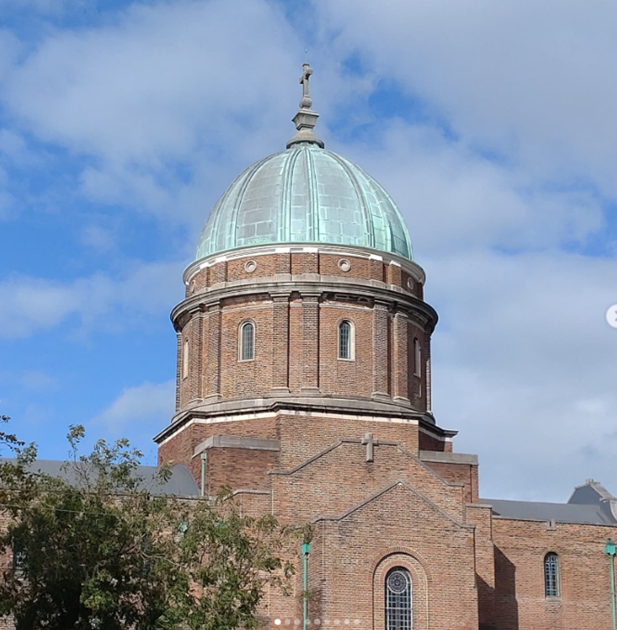 Peter’s #StepsofHope journey continued with two special visits:
👣 Our Lady of Pity, Greasby — a welcoming, prayerful space with joyful parish singing led by Fr Mike.
👣 Shrine Church, New Brighton (Dome of Home) — Peter’s first Sung Latin Mass in a beautifully restored church.