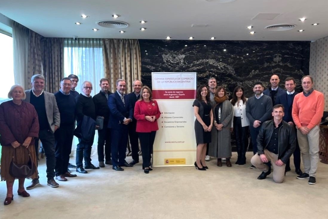 CECRA Delegación Mar del Plata – Disertación Lara Goyburu, Directora Ejecutiva de Management &amp; Fit.
cecra.com.ar/ap_noticias.ph…