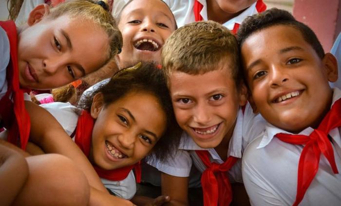 Radio Enciclopedia (@enciclopedia_cu) on Twitter photo La apertura en #Cuba de un nuevo curso escolar, este lunes 1ro. de sept, es ya otra victoria de la Revolución Cubana radioenciclopedia.cu/en-cuba-abiert… #CubaEduca <a href="/YuzaimaCardona/">Yuzaima Cardona</a> <a href="/Loypa2/">Loypa</a> <a href="/radio_cubana/">Radio Cubana</a> <a href="/manolitoweb/">Manuel Alfredo Martínez Pérez</a> <a href="/TNCubaOficial/">Teatro Nacional de Cuba 🇨🇺</a> La apertura en #Cuba de un nuevo curso escolar, este lunes 1ro. de sept, es ya otra victoria de la Revolución Cubana radioenciclopedia.cu/en-cuba-abiert… #CubaEduca <a href="/YuzaimaCardona/">Yuzaima Cardona</a> <a href="/Loypa2/">Loypa</a> <a href="/radio_cubana/">Radio Cubana</a> <a href="/manolitoweb/">Manuel Alfredo Martínez Pérez</a> <a href="/TNCubaOficial/">Teatro Nacional de Cuba 🇨🇺</a>