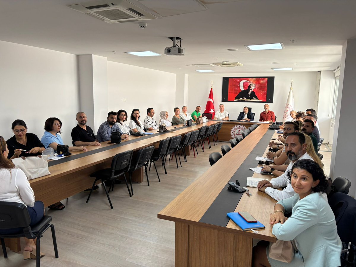 🎓 İlçe Millî Eğitim Müdürümüz Sayın Kenan YAVUZ başkanlığında, Şube Müdürlerimiz Sayın Dr. Abbas DOĞAN ve Sayın Bülent ULUDAĞ ile birlikte, ilçemizdeki anaokulu müdürlerimizin katılımıyla 2025-2026 Eğitim-Öğretim Yılı iş ve işleyişlerine dair değerlendirme toplantısı
