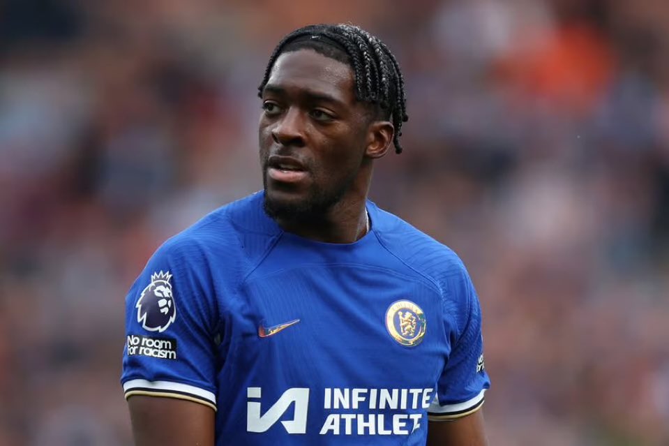 🚨 ウェストハムがチェルシーのディフェンダー、アクセル・ディサシの獲得に向けて土壇場で動いています。

（出典：<a href="/FabriceHawkins/">Fabrice Hawkins</a>）