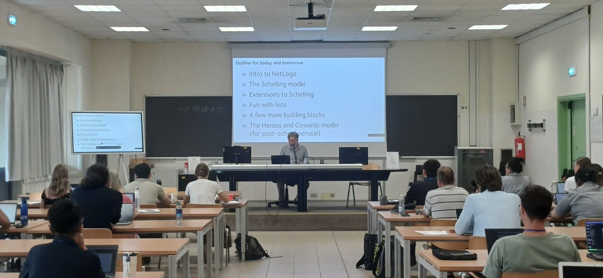 BehaveLab_unimi's tweet image. Today, first day of our @LaStatale @unibs_official summer school on #ABM agent-based modelling in #Brescia! 52 students, 7 faculty staff, 3 invited lectures, two weeks of #computational #simulation models with @netlogo!