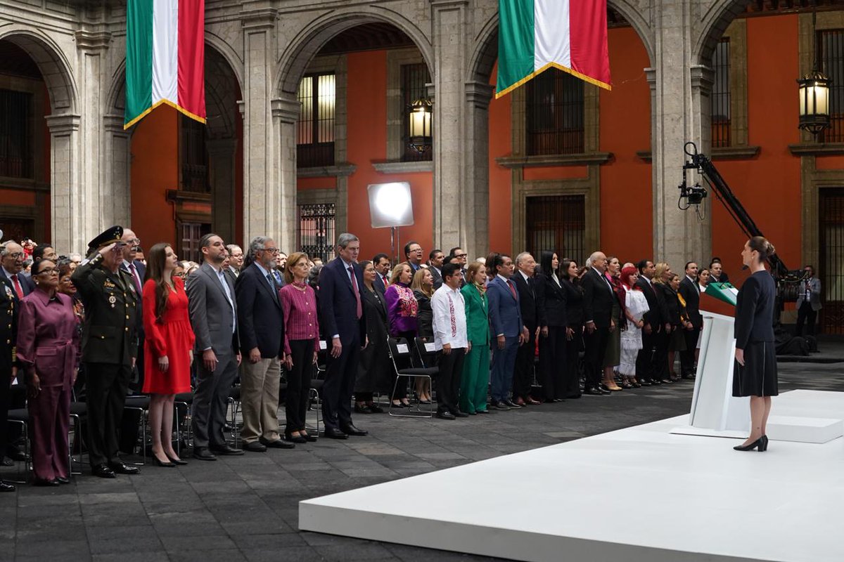 Gobierno de Puebla (@gob_puebla) on Twitter photo 🌟 Con alegría y mucho orgullo, el mandatario <a href="/armentapuebla_/">Alejandro Armenta</a> acompañó a la presidenta @claudiashein en su primer informe de gobierno, donde compartió los logros en favor de las y los mexicanos.
¡Un momento que fortalece la unidad y el rumbo de nuestro país! 🇲🇽✨ 🌟 Con alegría y mucho orgullo, el mandatario <a href="/armentapuebla_/">Alejandro Armenta</a> acompañó a la presidenta @claudiashein en su primer informe de gobierno, donde compartió los logros en favor de las y los mexicanos.
¡Un momento que fortalece la unidad y el rumbo de nuestro país! 🇲🇽✨