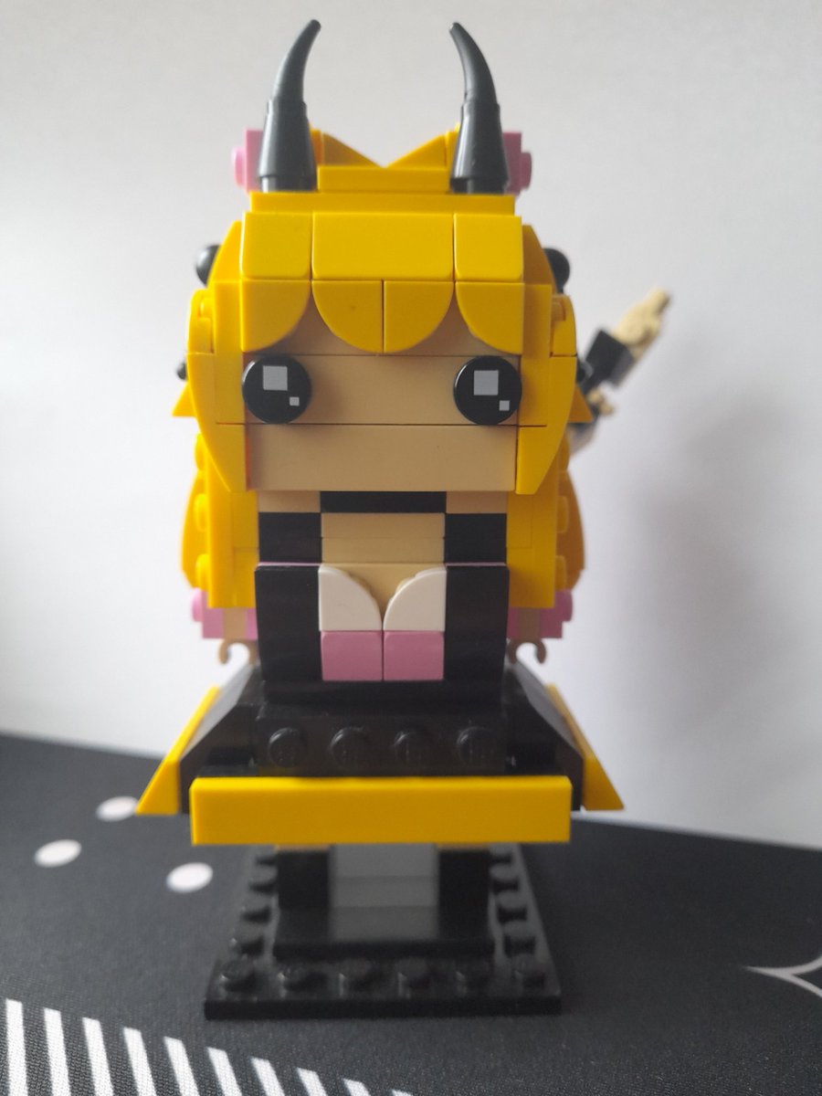 barbariengineer's tweet image. I built @saurawr_ out of Lego! #Bricktuber #saurawrt