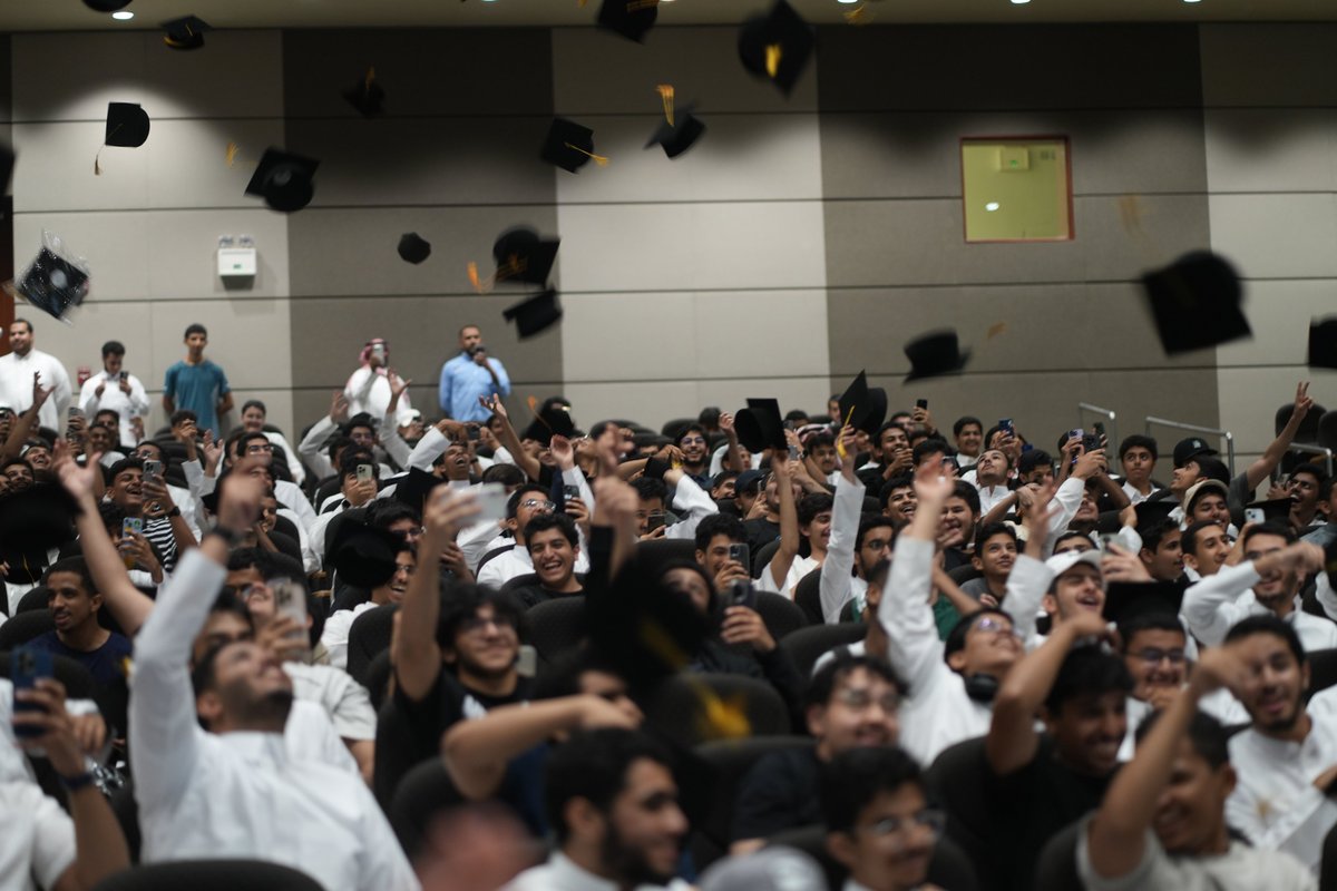 KFUPM_DSA's tweet photo. 🚀 النداء الأول | كواليس التفوق
تبدأ أولى محطات رحلتك الإرشادية بقصص مُلهمة عن الإصرار والتميّز، لتكون الشرارة الأولى لعام مليء بالنجاح 👏✨

#جامعة_الملك_فهد_للبترول_والمعادن
#KFUPM https://t.co/5YWmBXXQdp