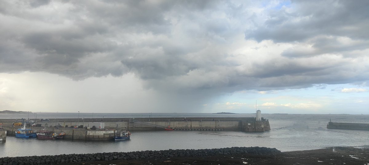 Most definitely a heavy shower on way 
#Seahouses
<a href="/NorthEastTweets/">North East Tweets</a>