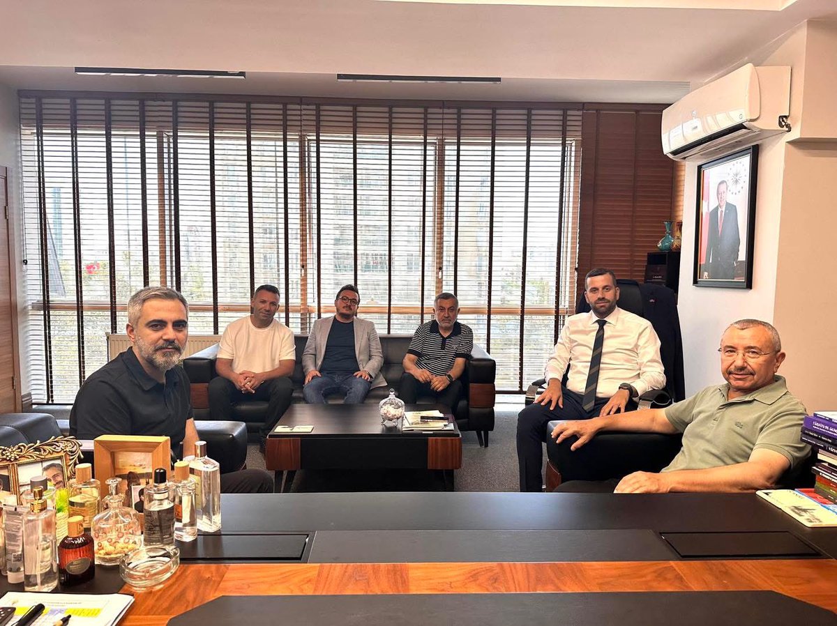 Eylül ayı AK Parti Meclis Grup Toplantımızı Yerel Yönetimlerden Sorumlu İlçe Başkan Yardımcımız <a href="/Alikaganozarsln/">Av. Ali Kağan Özarslan</a> Grup Başkanvekilimiz <a href="/serdarorhan/">Serdar ORHAN</a> ve  Meclis Üyelerimizin katılımı ile gerçekleştirdik.

İlçemizde bizleri ziyaret eden ve Grup toplantımıza iştirak eden İstanbul