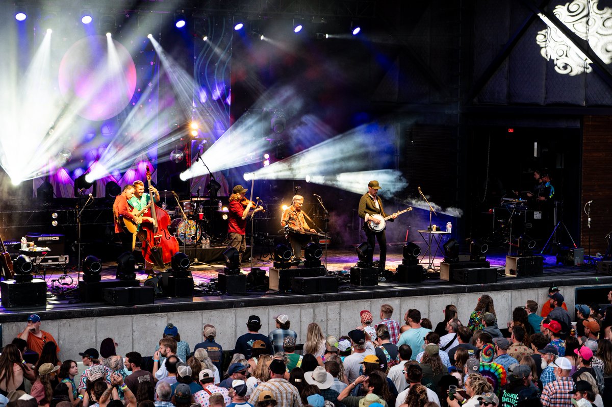 stringdusters's tweet image. We are fortunate to say that we love our job.
Happy Labor Day to each and every one of you.
We humbly submit “Working Man Blues” as the new anthem for Labor Day.
🎧: dusters.ffm.to/workingmanblues
📷 - Tyler Rel
