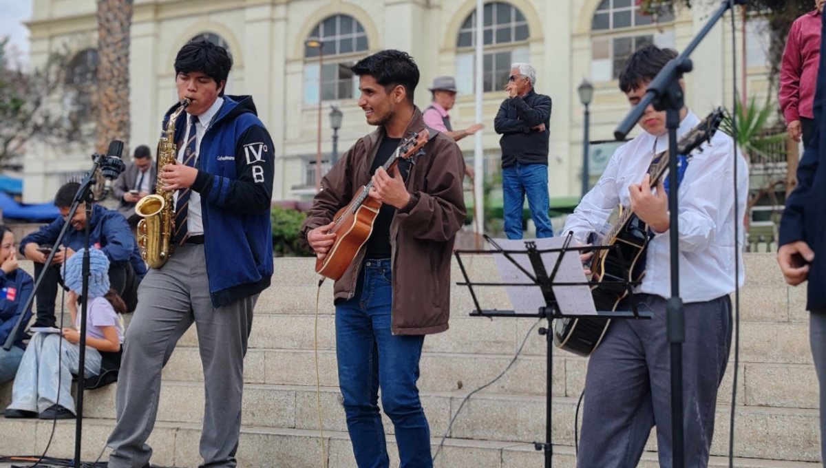 Exitoso Festival por la Convivencia Educativa, participaron diversas comunidades educativas de la comuna de #Antofagasta. radioua.cl/exitoso-festiv…