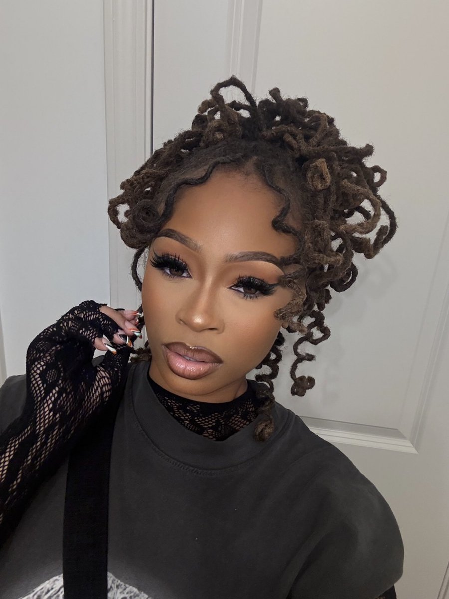 _monizzy's tweet image. 🪞