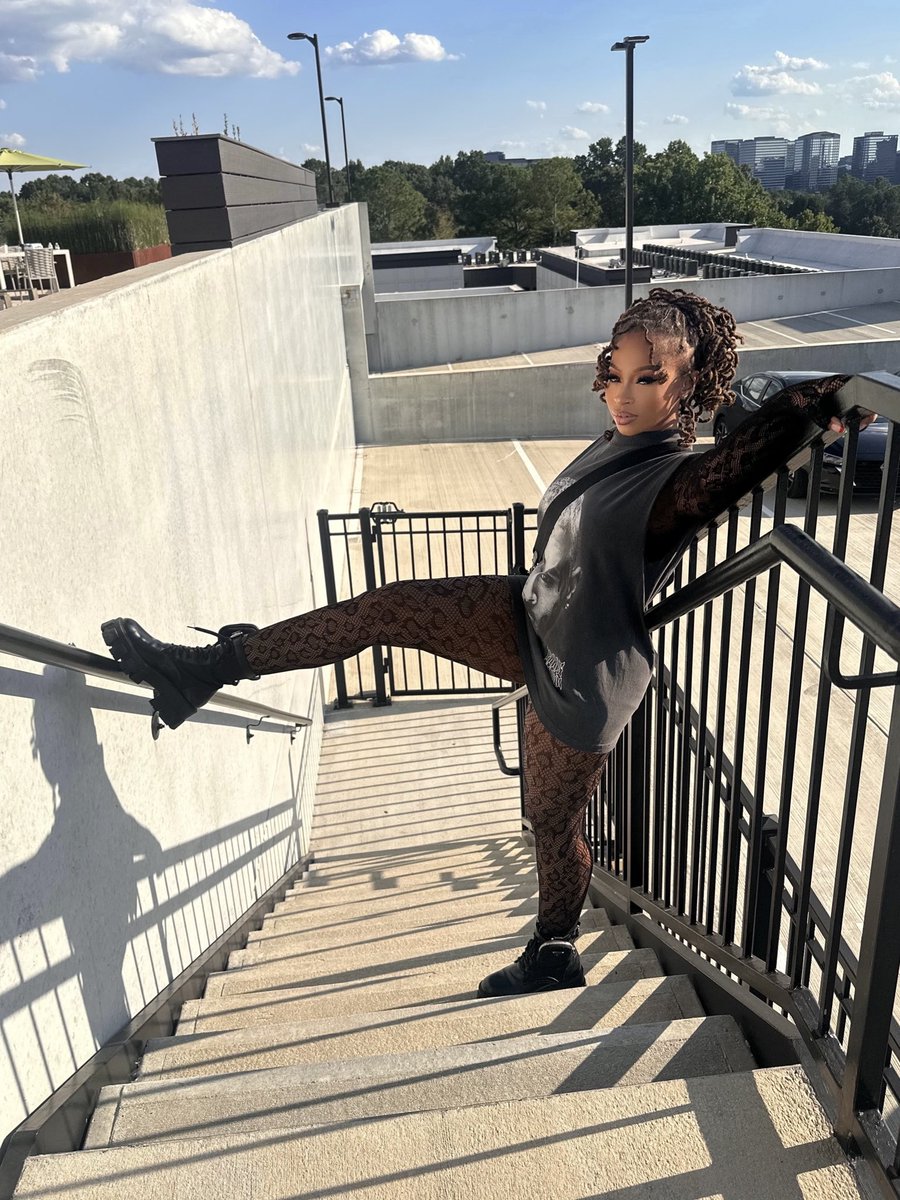 _monizzy's tweet image. 🪞