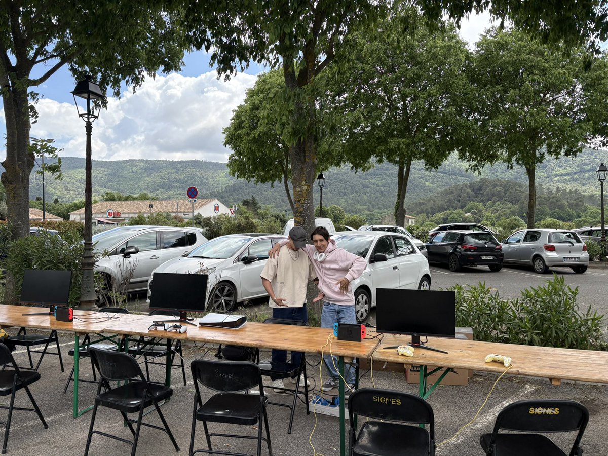 CG_Fab (@fabinoooo1) on Twitter photo Et si progresser sur LoL / Valorant / Fortnite c’était comme au foot : coach /entraînement structuré / matos adapté ?
On bosse sur une académie esport qui combine coaching + matériel
Ça vous chaufferait
Avec <a href="/CicadasGaming/">CICADAS Gaming</a> & <a href="/JapannextEurope/">JapannextEUROPE</a>
<a href="/Browkoo/">CG | Browkoo</a> & <a href="/CG_ICEE/">CG ICE</a> photo random Et si progresser sur LoL / Valorant / Fortnite c’était comme au foot : coach /entraînement structuré / matos adapté ?
On bosse sur une académie esport qui combine coaching + matériel
Ça vous chaufferait
Avec <a href="/CicadasGaming/">CICADAS Gaming</a> & <a href="/JapannextEurope/">JapannextEUROPE</a>
<a href="/Browkoo/">CG | Browkoo</a> & <a href="/CG_ICEE/">CG ICE</a> photo random