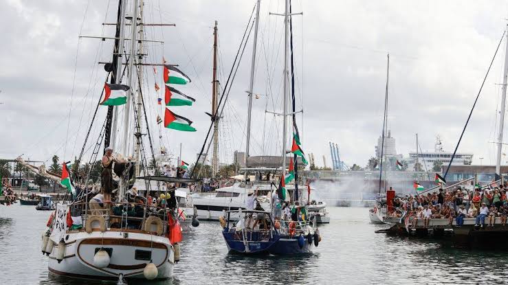 #GazzeSumudFilosu
Zulme karşı direnişin, kuşatma altındaki bir halkın umudunu taşıyan yelkenlerin adıdır.
🚢 Gazze’ye selam olsun!
✊ Direnişe, sabra ve umuda selam olsun!
Yaşasın Gazze Yaşasın Hamas
Yolunuz Açık Olsun!