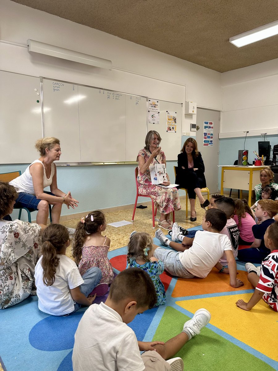 Natacha Chicot (@natachachicot) on Twitter photo #EgalitéFillesGarçons : tout commence en maternelle. Échange pour cette rentrée avec les équipes de l’école de la Pinède à Cagnes-sur-Mer autour de l’évolution de leurs pratiques  professionnelles pour lutter contre les stéréotypes de genre. #EgalitéFillesGarçons : tout commence en maternelle. Échange pour cette rentrée avec les équipes de l’école de la Pinède à Cagnes-sur-Mer autour de l’évolution de leurs pratiques  professionnelles pour lutter contre les stéréotypes de genre.
