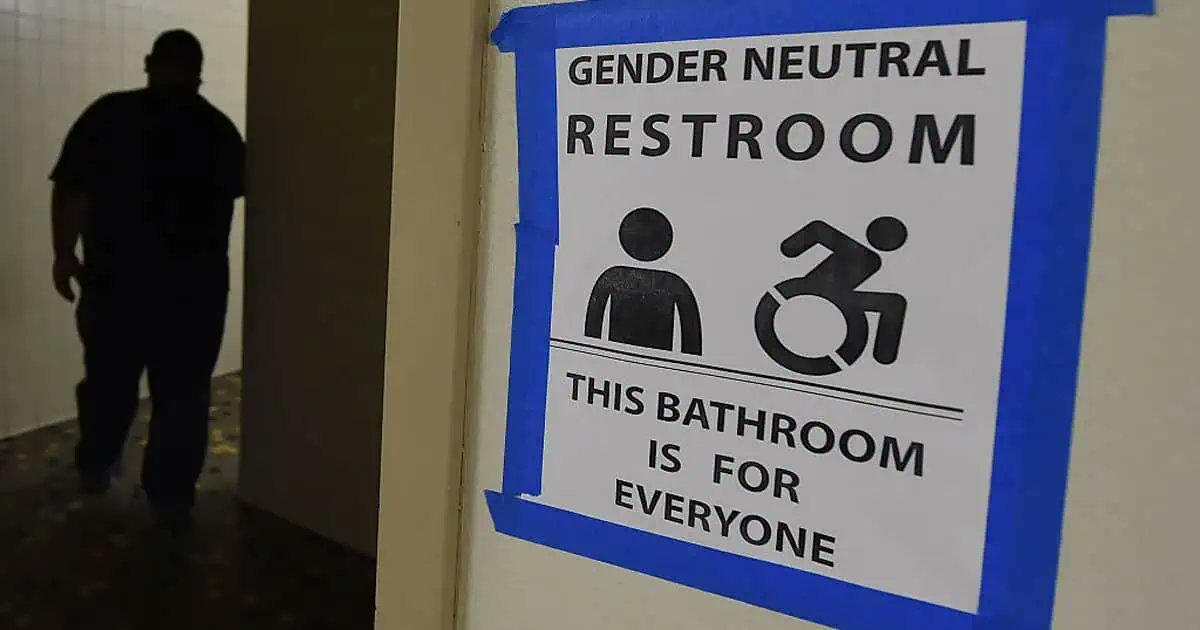 ChrisWickNews's tweet image. $125,000 fines. 

Bathrooms restricted. 

Texas Republicans pass sweeping transgender law. 

Social media is exploding—what do YOU think?
 chriswicknews.com/texas-passes-c…
#ChrisWickNews #CultureWars #TexasPolitics