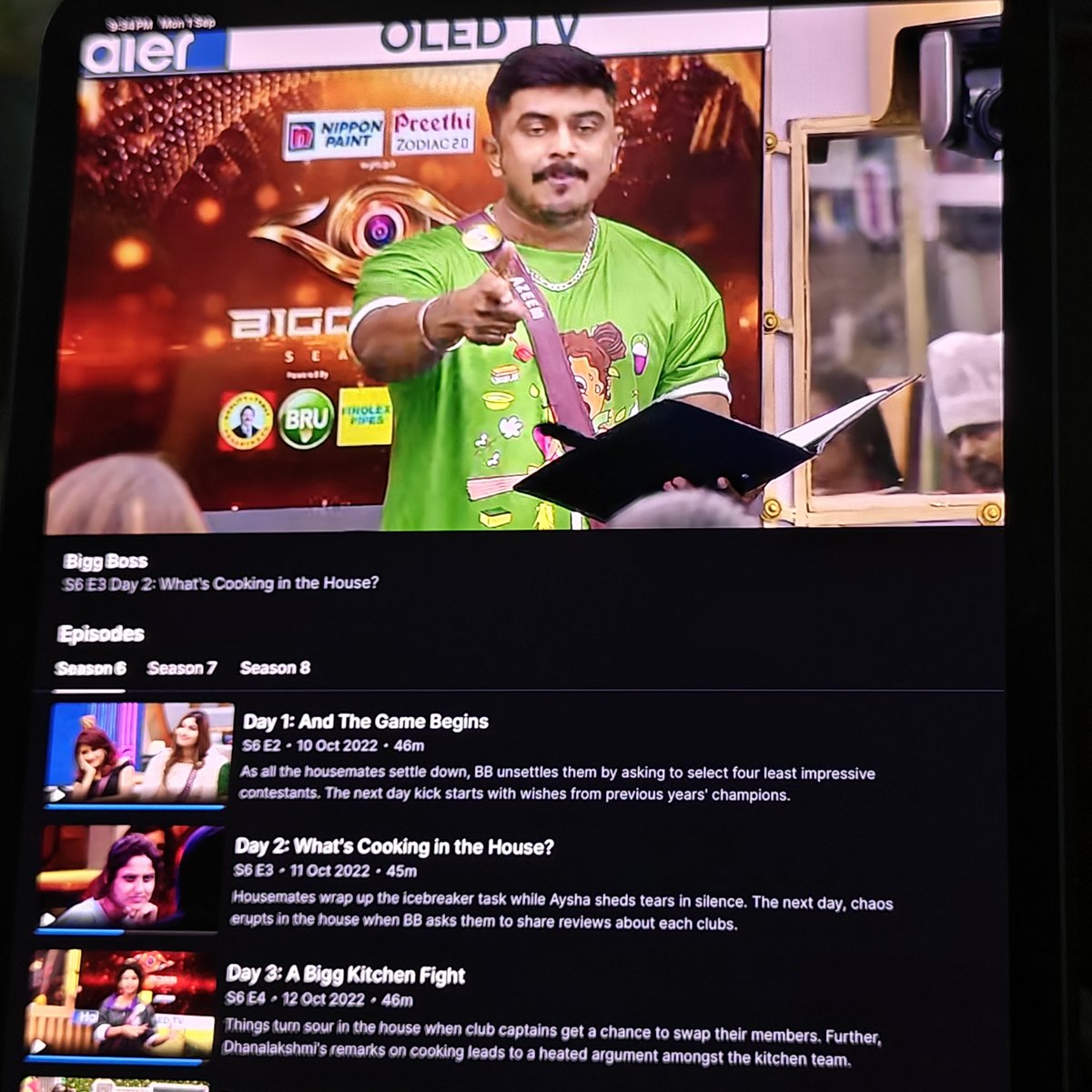 GuruPrasath_08's tweet image. Bigg Boss fever on 🔥
Just killing my boring time watching the OG player of Tamil BB #Azeem 😎