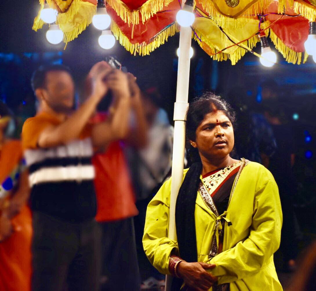 Hope is not in the horizon—it is in the eyes that choose to look beyond 
#theme_pic_India_bappa 
#theme_pic_India_streets