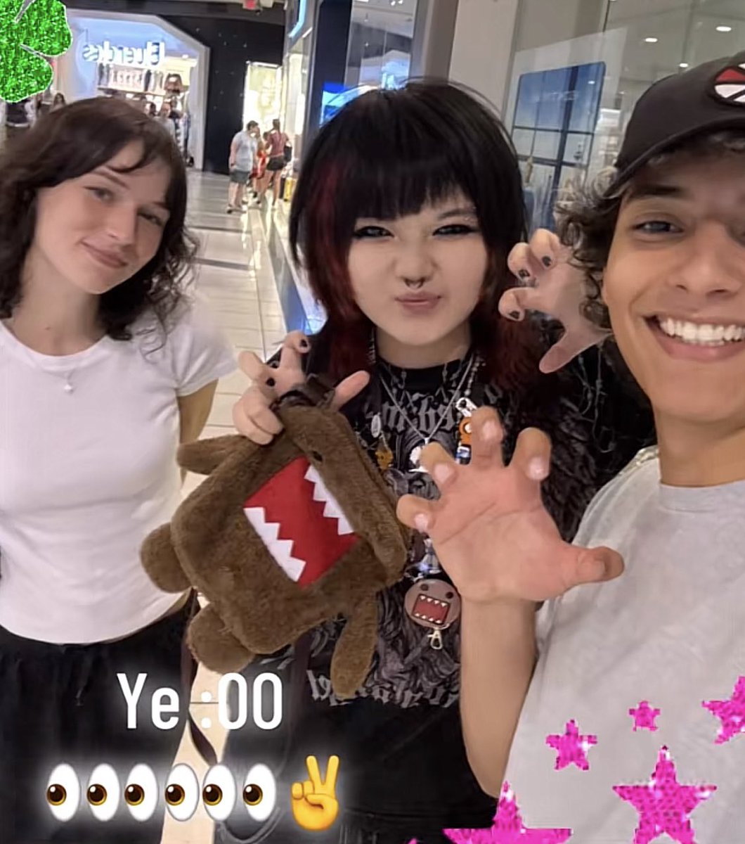 SlushySource's tweet image. Beth from Hot topic speaks out (via spookylovebot)