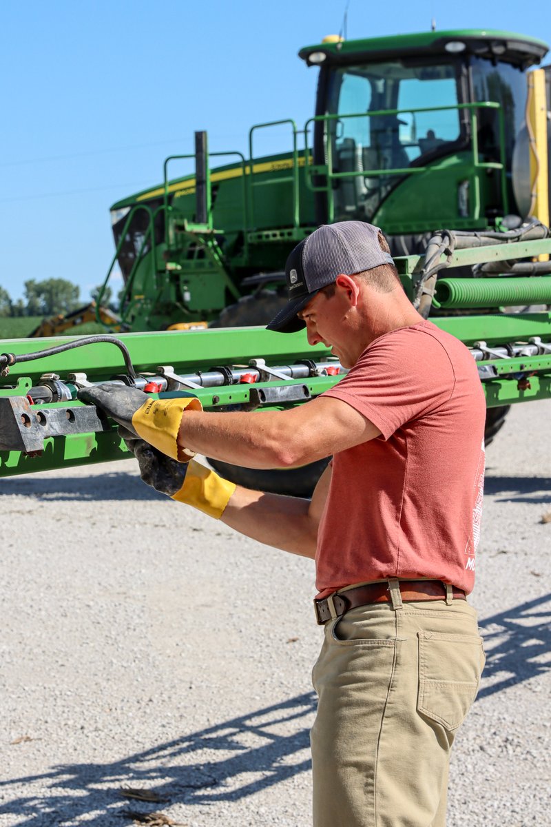 missourisoybean's tweet image. Happy Labor Day to America's farmers! Thank you for your hard work and dedication to the agriculture industry. We hope your holiday is safe and restful. 🌱 🇺🇸

#MoSoy #LaborDay #Agriculture