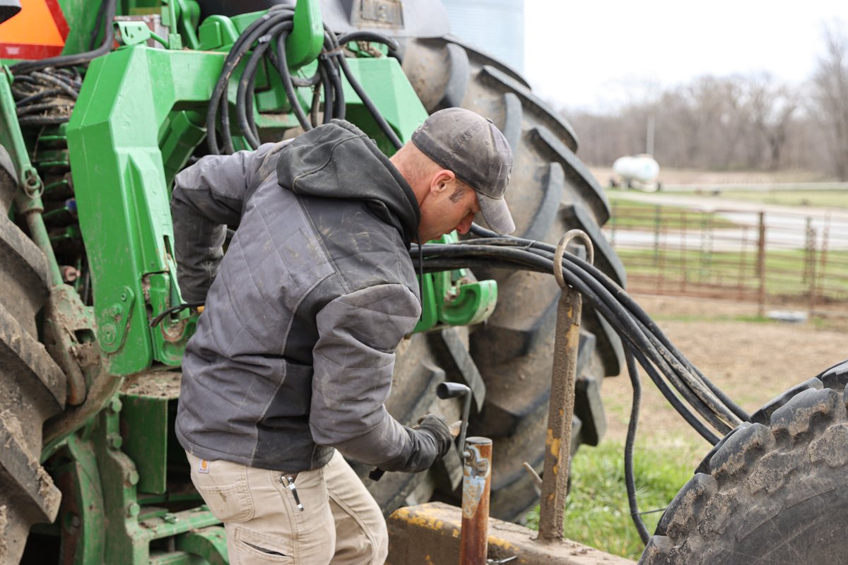 missourisoybean's tweet image. Happy Labor Day to America's farmers! Thank you for your hard work and dedication to the agriculture industry. We hope your holiday is safe and restful. 🌱 🇺🇸

#MoSoy #LaborDay #Agriculture
