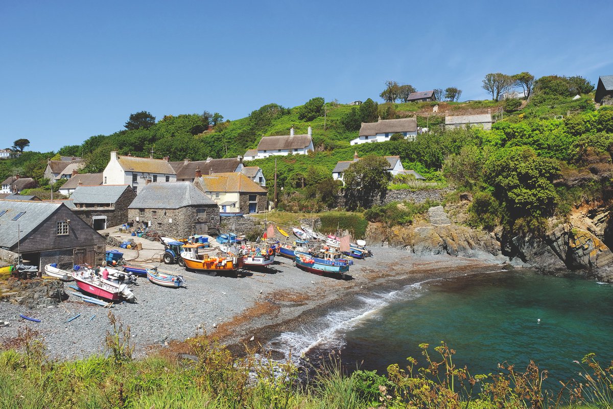 WW_Direct's tweet photo. The HARRY POTTER TV series will be filming in Cadgwith, Cornwall, between 6 and 10 October

They will use the road between Prazegooth Lane and Campion Lane, but they could film at the beach nearby 

(via Redanian Intel) https://t.co/UXggtAvU2U