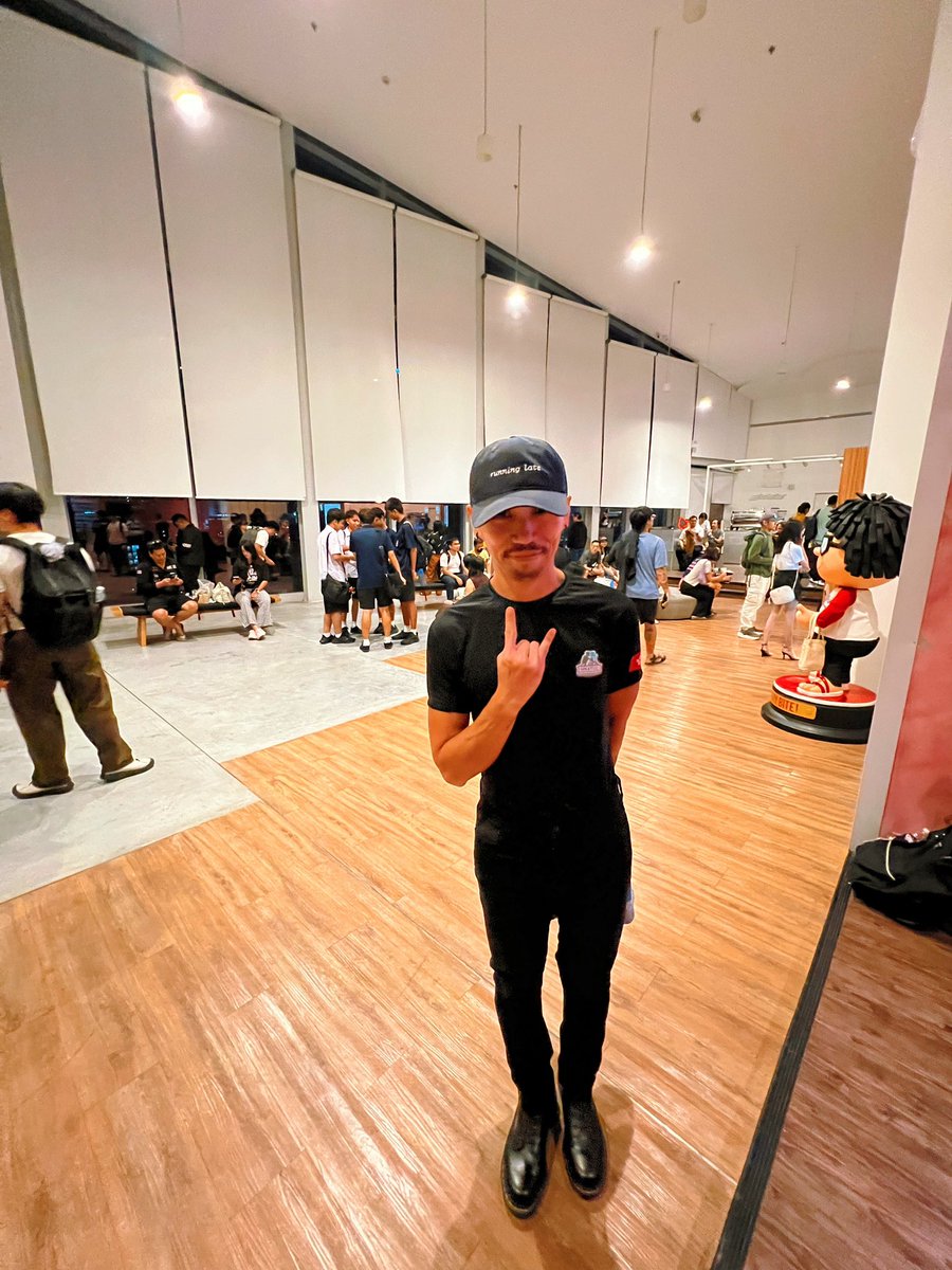 Sold out crowd. 
Once again, #HK4TUC setting the standards, not trends, since twenty twelve!
.
.
the one docu we didn’t know we needed!

11/10..highly recommended!