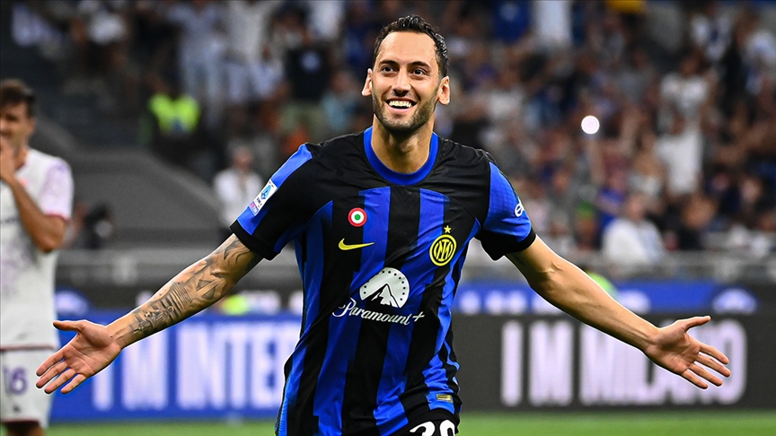 Hakan Çalhanoğlu bu gece İstanbul'a gelecek, ne yapın ne edin bu gece #HakanıAlın #HakanCimboma !!!
