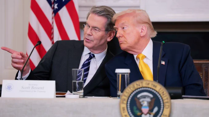 🚨 INVESTING : Trump potrebbe dichiarare un'emergenza abitativa nazionale quest'autunno per affrontare l'aumento dei prezzi e la riduzione dell'offerta.