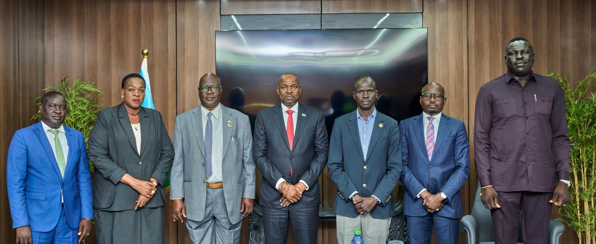 Office of VP & Chair of Econ. Cluster, S. Sudan (@vpsouthsudan) on Twitter photo ๐ ๐๐๐ฉ๐ญ๐๐ฆ๐๐๐ซ | ๐๐ฎ๐๐, ๐๐จ๐ฎ๐ญ๐ก ๐๐ฎ๐๐๐ง
Vice President Dr. Benjamin Bol Mel today received a delegation from the South Sudan National Chamber of Commerce, Industry and Agriculture, led by Chairperson Losidik Lukak Legge.
The meeting focused on reviewing the ๐ ๐๐๐ฉ๐ญ๐๐ฆ๐๐๐ซ | ๐๐ฎ๐๐, ๐๐จ๐ฎ๐ญ๐ก ๐๐ฎ๐๐๐ง
Vice President Dr. Benjamin Bol Mel today received a delegation from the South Sudan National Chamber of Commerce, Industry and Agriculture, led by Chairperson Losidik Lukak Legge.
The meeting focused on reviewing the