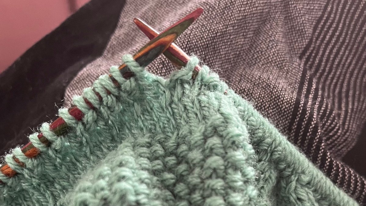Spaces are still available!
If you’re in the Edinburgh area - fancy learning to knit a baby cardigan, come join my evening class Edinburgh Council adult education programme. A 1 day workshop available knitting Christmas decorations.
Details: buff.ly/gK1ouSQ
#mhhsbd