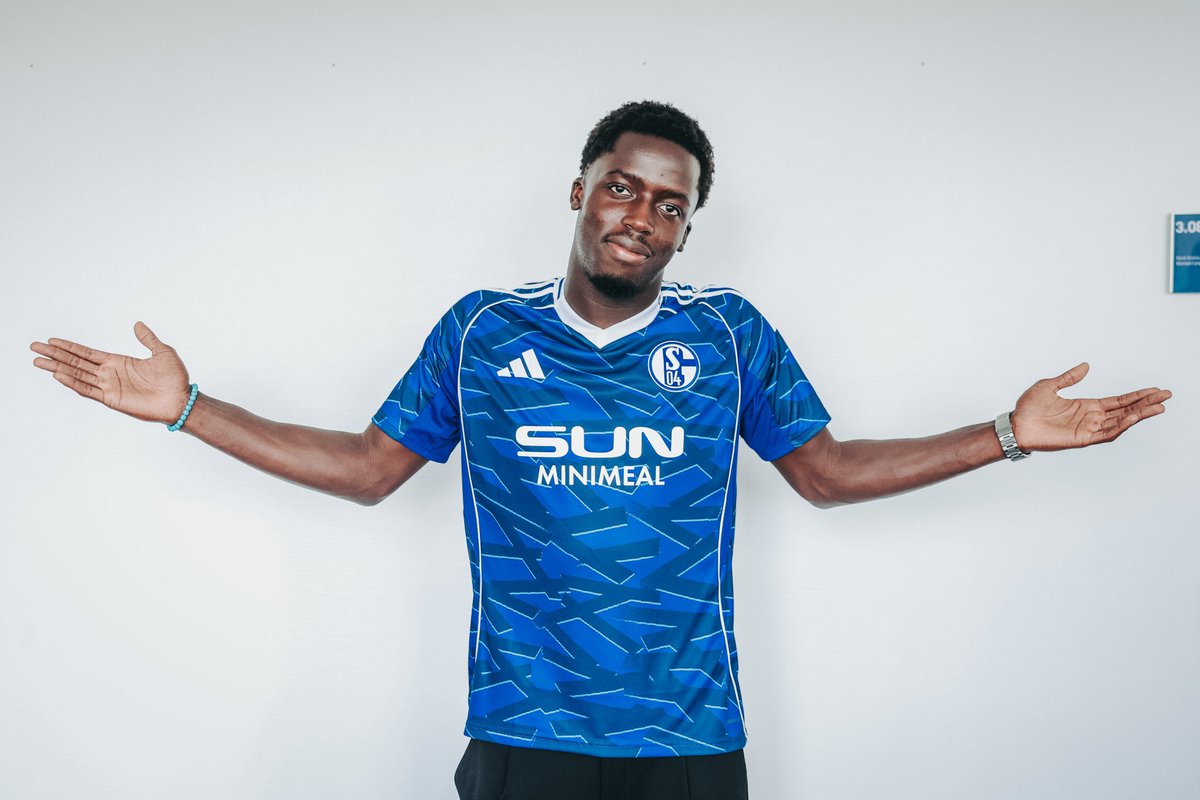 🚨 OFFICIEL - Mercato

Le FC Schalke 04 est heureux d'annoncer la signature de Christian Gomis au club !

L'attaquant sénégalais de 25 ans signe en provenance de Winterthour (D1 🇨🇭) et portera le numéro 7.

GLÜCK AUF, CHRISTIAN ! 💙🤍🇸🇳