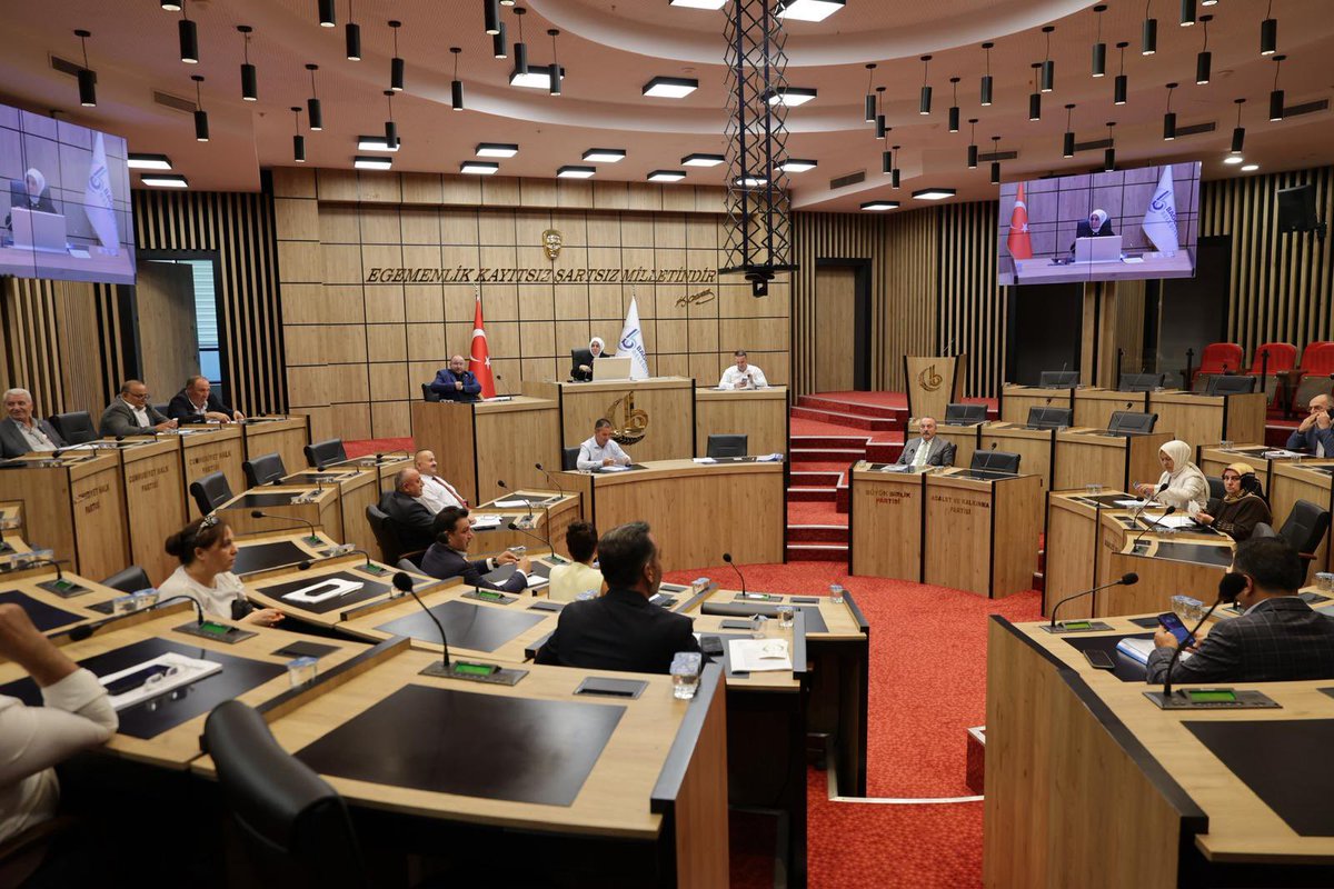Bağcılar Belediyesi Eylül ayı Meclis Toplantılarımızın ilk oturumunu gerçekleştirdik.

Şehrimizin gelişimi için sürdürülen yatırımlar, mahallelerimizde hayatı kolaylaştıracak hizmetler ve yeni projeler gündemimizdeydi.

Bu ortak çabanın parçası olan tüm meclis üyelerimize