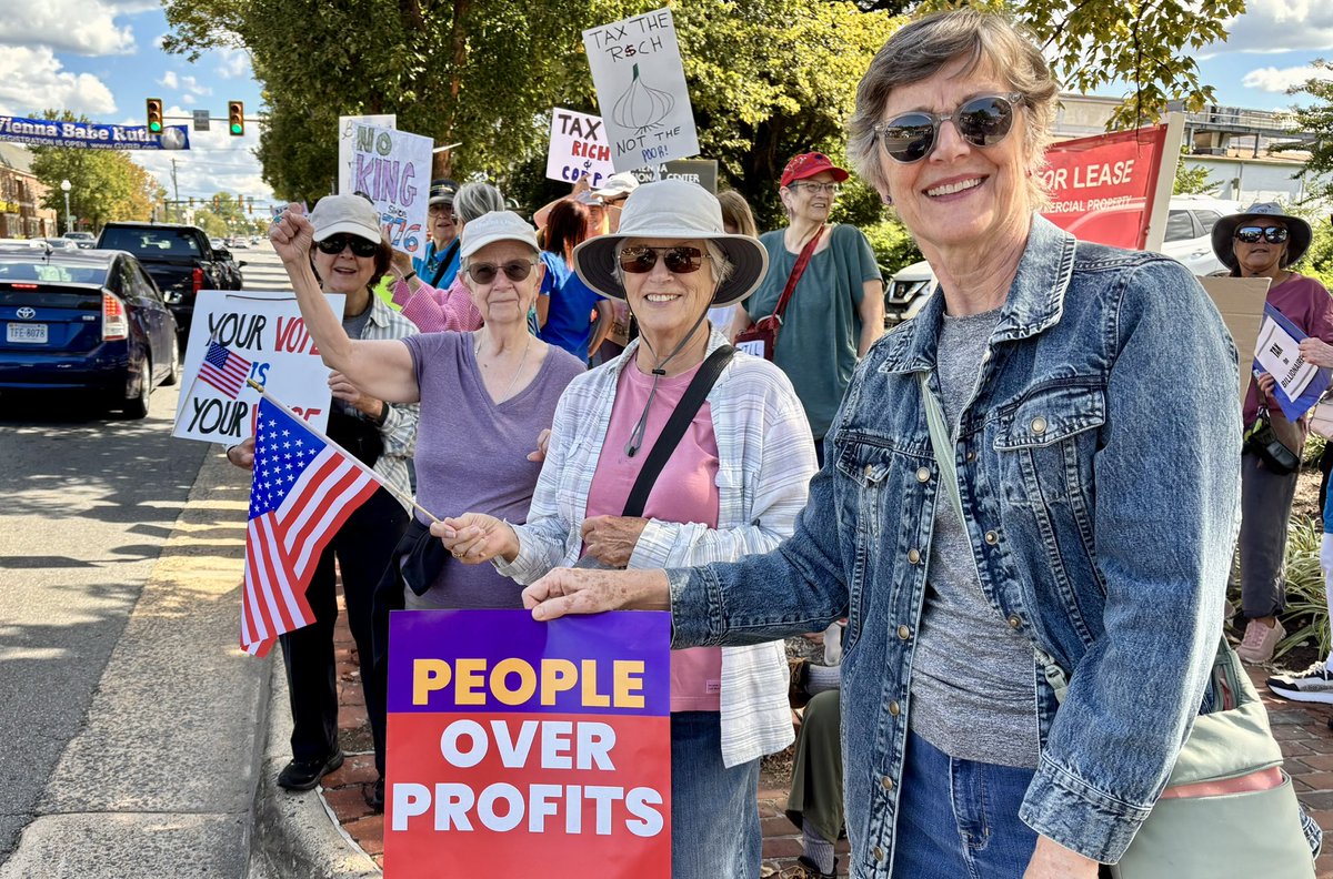 Working families are out in full force this morning in Vienna, VA for #LaborDay demanding that elected leaders put families first - not billionaires! #UnionsForAll #FamiliesFirst #SolidaritySeason