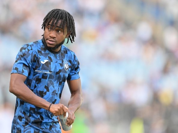 كان عرض بايرن مينشين لأديمولا لوكمان أمس عبارة عن إعارة بقيمة 5 ملايين يورو مع خيار شراء بقيمة 28 مليون يورو. جاء عرض بايرن لضم لوكمان بعد تشجيع من محيطه الذي عرضه على النادي. مع ذلك، لم يُقنع العرض أتالانتا، الذي لا يرغب إلا في بيعه نهائيًا. لا يزال معسكر لوكمان يُحاول إيجاد